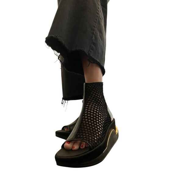 4CCCCEES Black/Gold Mesh Platform Ankle Boots Open Toe Side Zip NWOB EU 40 US 9 - Picture 1 of 15
